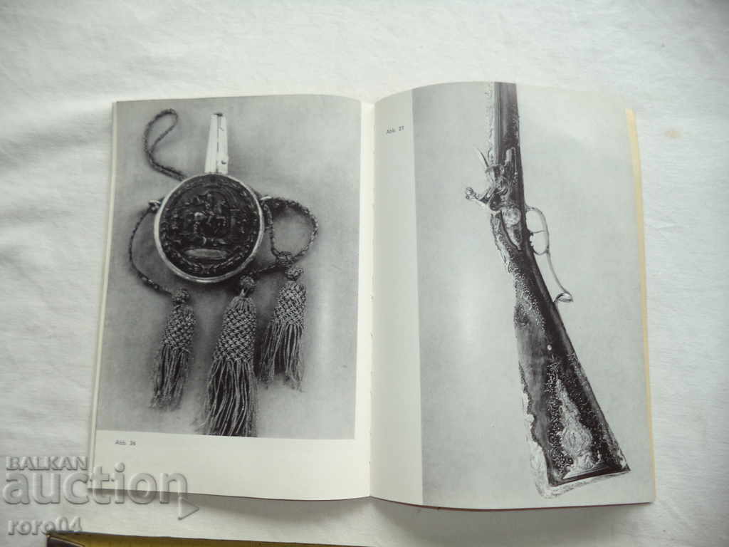 RIFLES - SWORDS - ARMOR - 7 RIFLES - SWORDS - ARMOR - 7