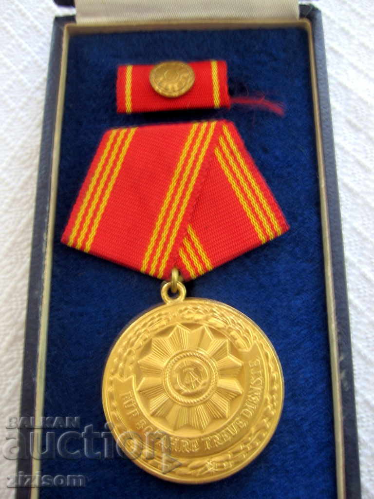 GDR MEDAL 30 YEARS FAITHFUL SERVICE GOLDEN ORIGINAL BOX with price 34.99 BGN | € 17.89 GDR MEDAL 30 YEARS FAITHFUL SERVICE GOLDEN ORIGINAL BOX with price 34.99 BGN | € 17.89