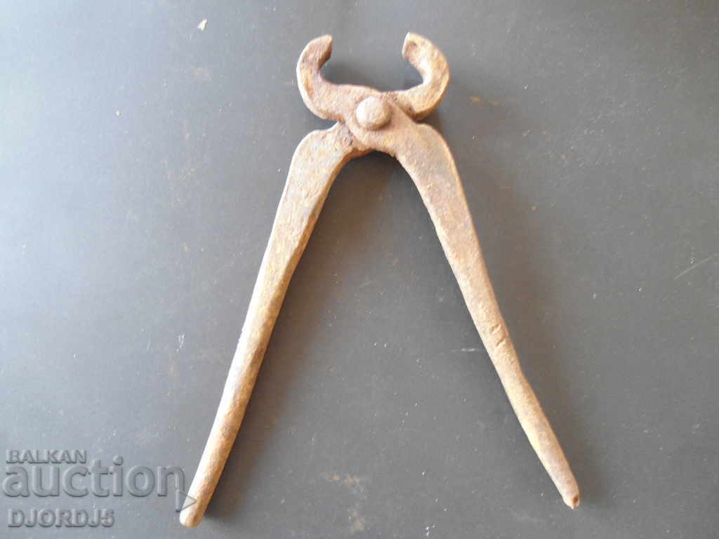 Old pliers with price 2.00 BGN | € 1.02