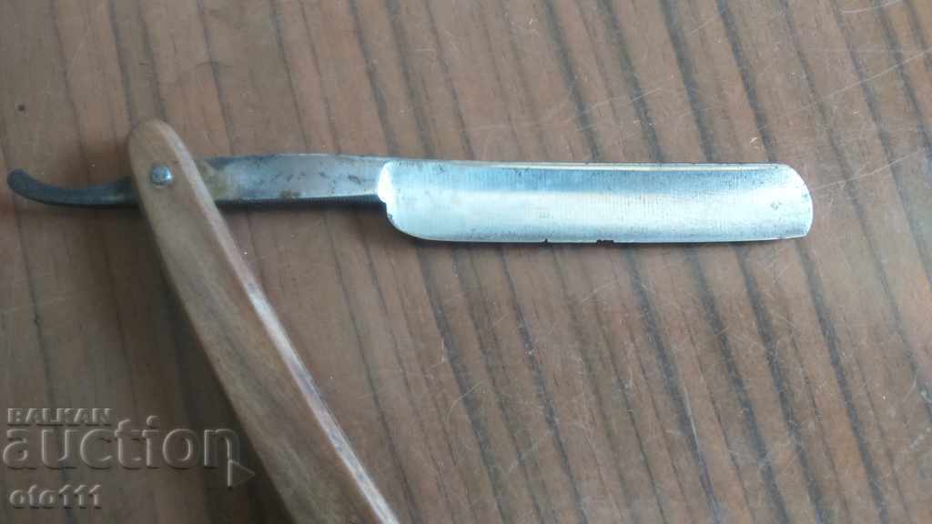 Auction  AN OLD SHAVER