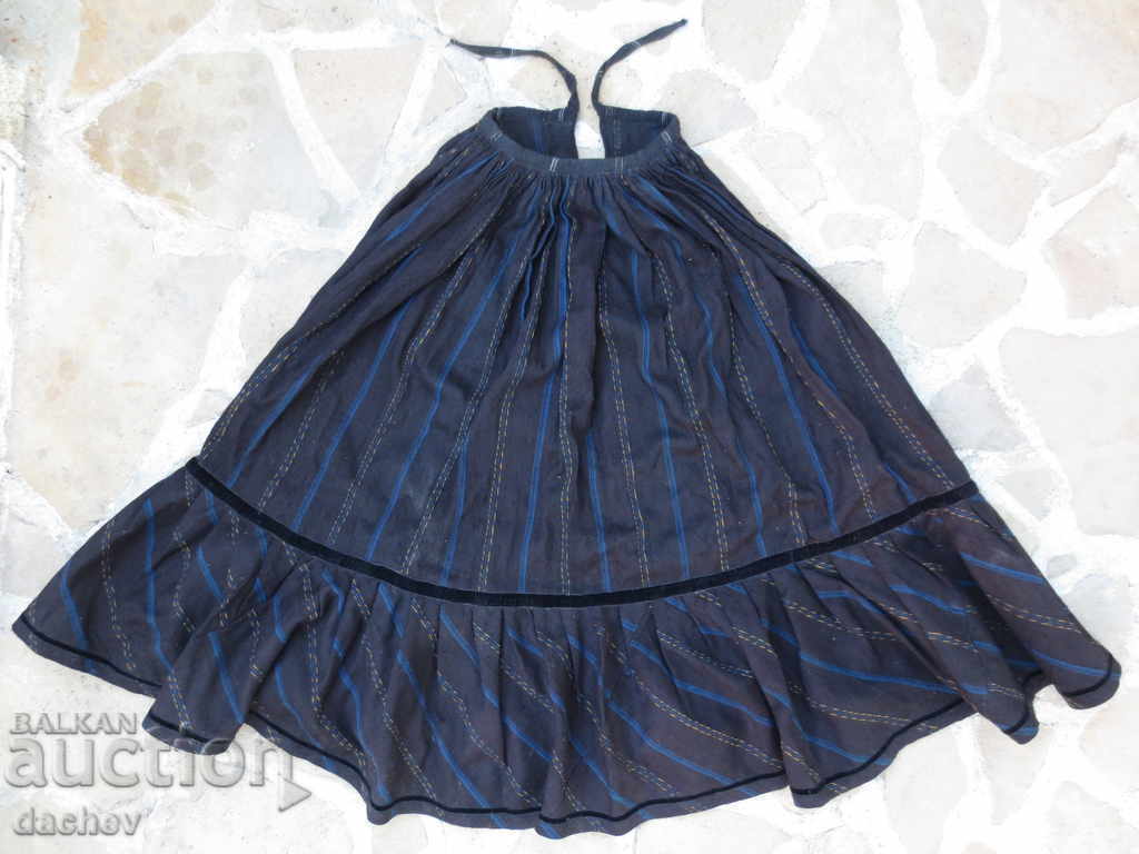 Автентична стара фуста престилка и кърпа носия Автентична стара фуста престилка и кърпа носия