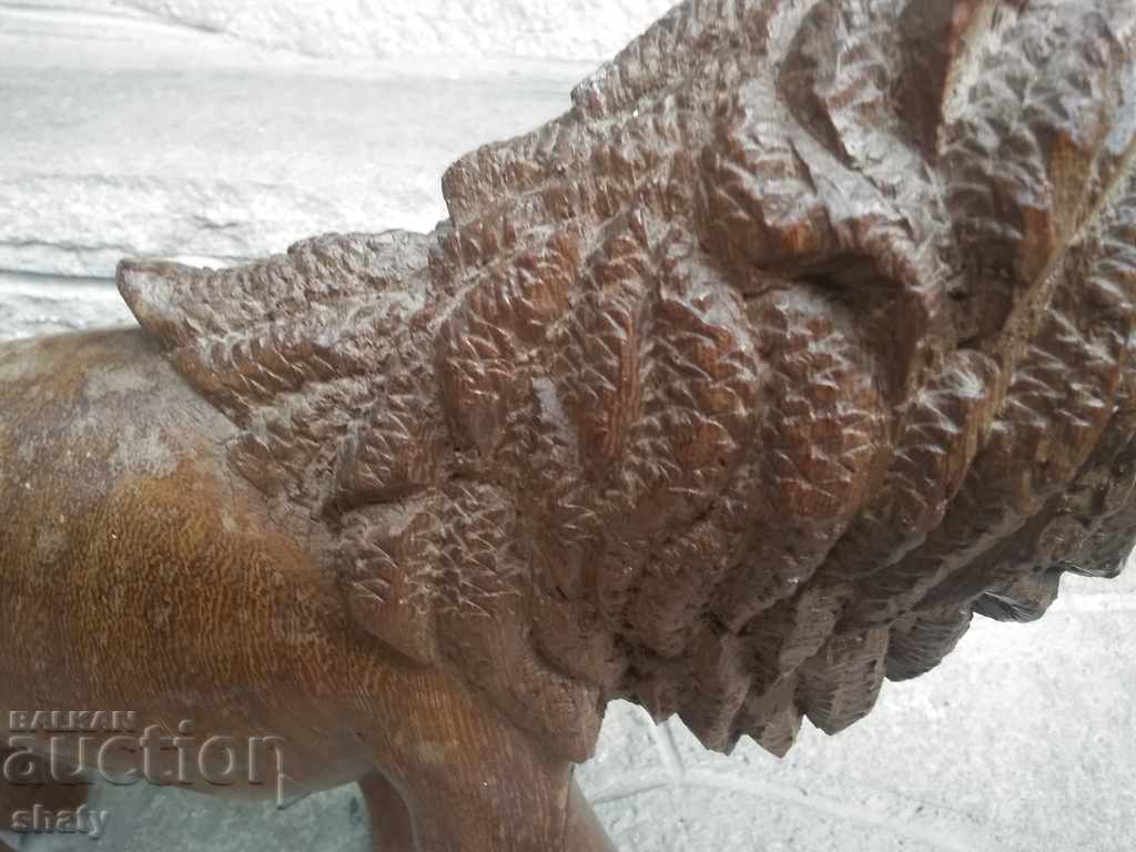 Auction A large wooden lion Auction A large wooden lion