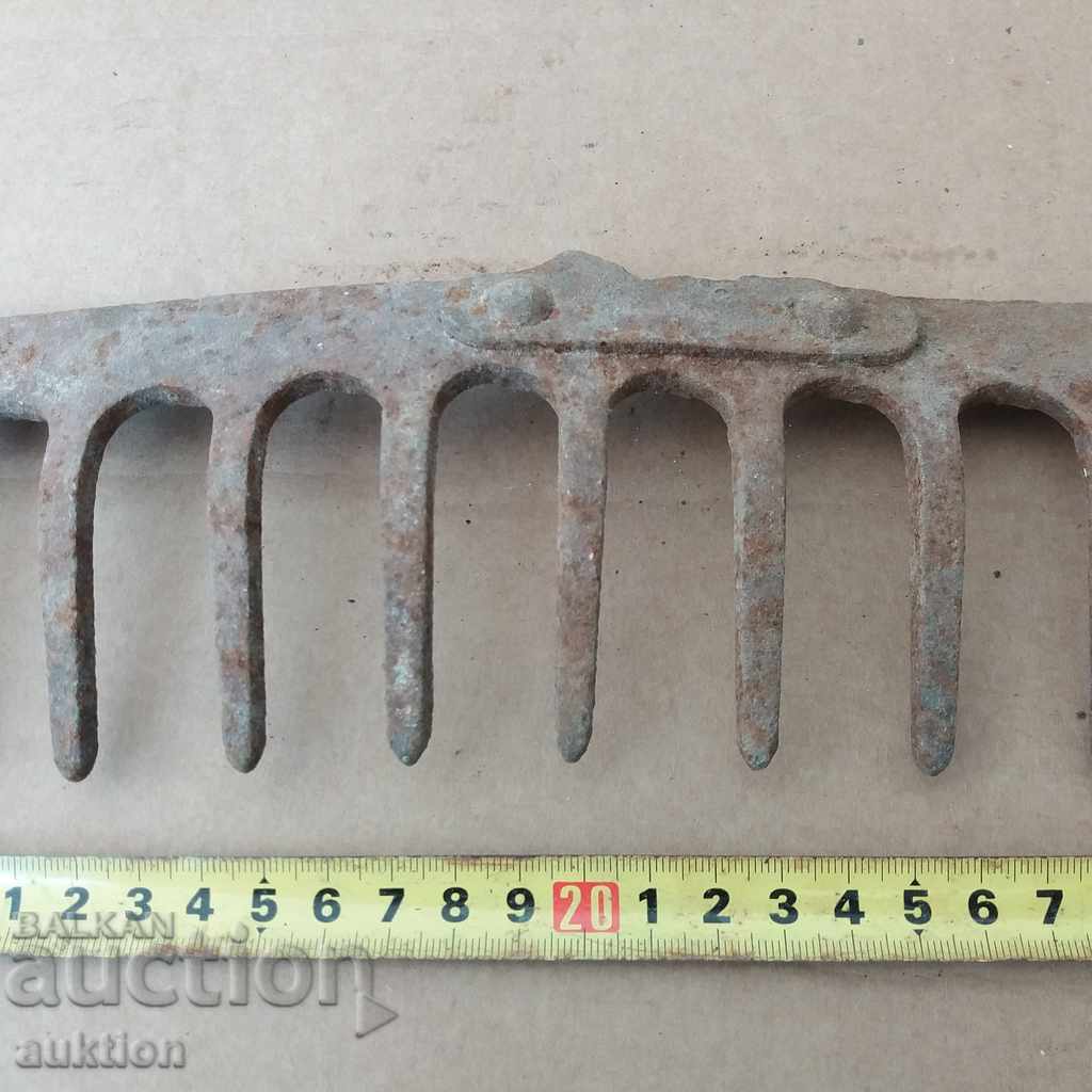 Auction  OLD MASSIVE FORGED, THREADED GARDEN THREAD