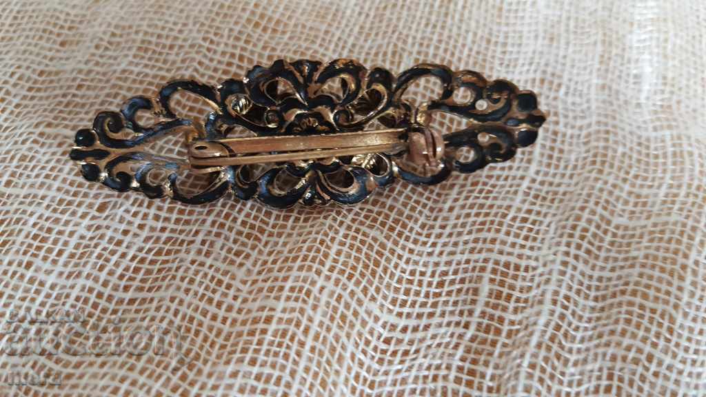 Μια παλιά καρφίτσα με πέτρες με τιμή 15.00 BGN | € 7.67