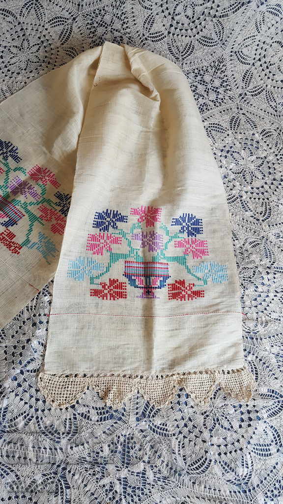 Auction Large authentic canary mesal with colored embroidery Auction Large authentic canary mesal with colored embroidery