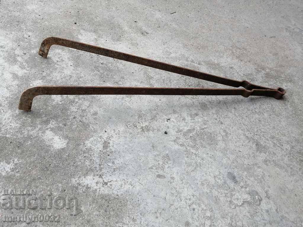 Auction Old dilaf, mash, wrought iron for a furnace Auction Old dilaf, mash, wrought iron for a furnace