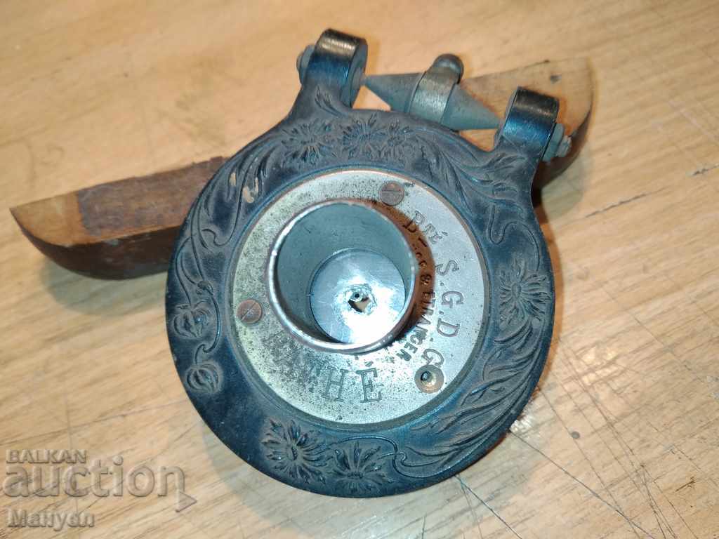 I am selling a head (speaker) for an old gramophone. RRRRR with price 120.00 BGN | € 61.36 I am selling a head (speaker) for an old gramophone. RRRRR with price 120.00 BGN | € 61.36