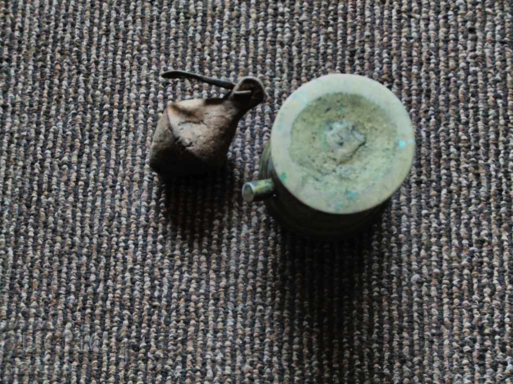 Auction A brass mortar and pestle from an old scale Auction A brass mortar and pestle from an old scale