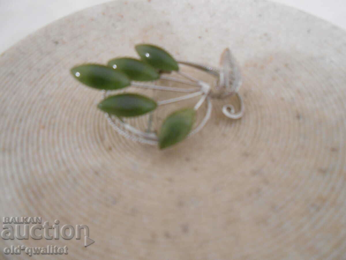 Delivery of Attractive BROOCH from the past with JADE Delivery of Attractive BROOCH from the past with JADE