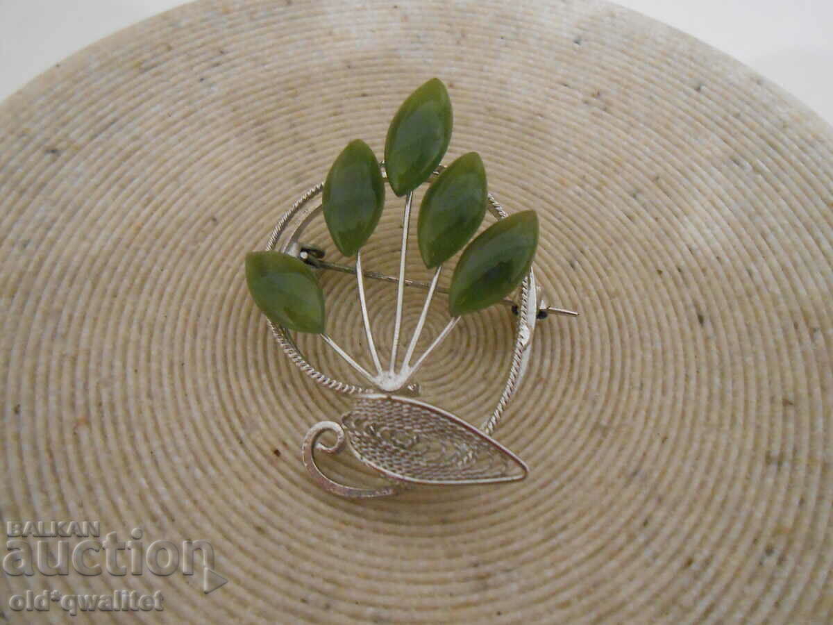 Attractive BROOCH from the past with JADE Attractive BROOCH from the past with JADE