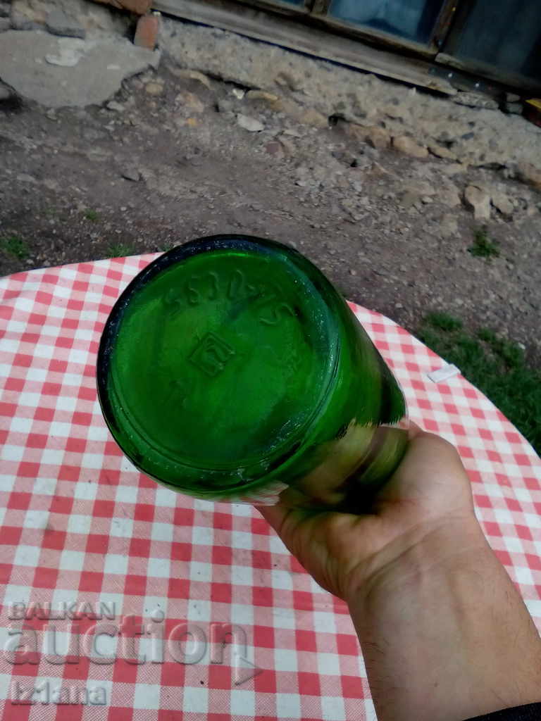 Delivery of Old bottle, bottle of milk Delivery of Old bottle, bottle of milk