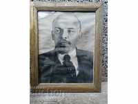 Σοσιαλιστική εικόνα πλαισιώνεται πορτρέτο του Βλαντιμίρ Ιλιτς Λένιν