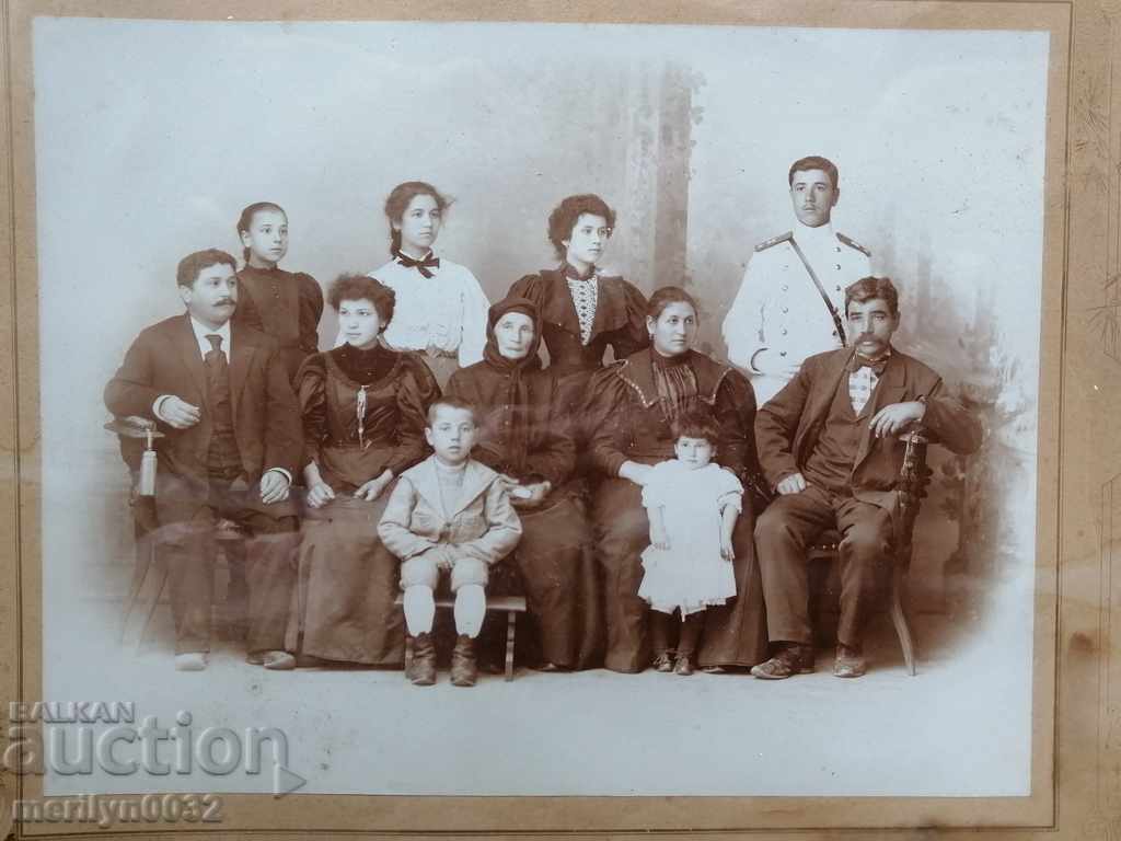 Portret foto vechi al unei familii bogate Tarnovo la sfârșitul secolului XIX