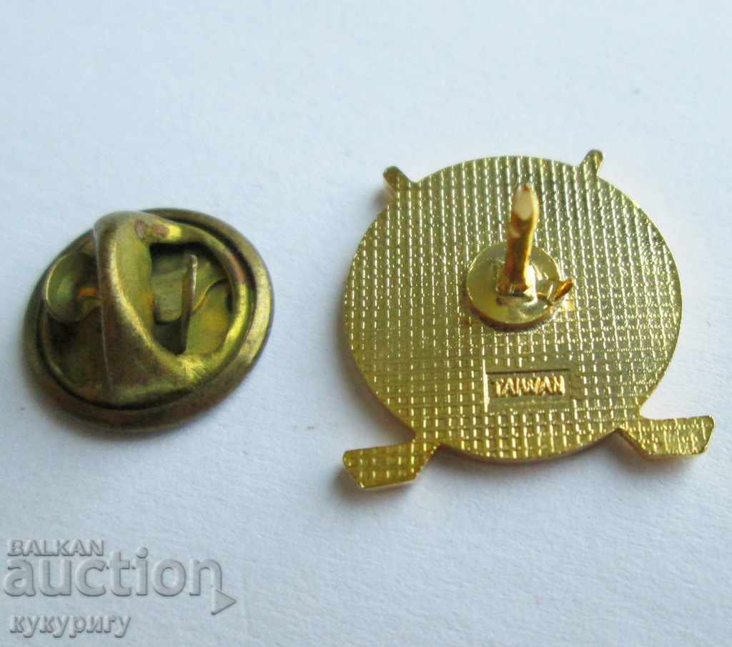 2 ecusoane semnează Arbitrul și Federația Mondială de Hochei cu Gheață - 5 2 ecusoane semnează Arbitrul și Federația Mondială de Hochei cu Gheață - 5