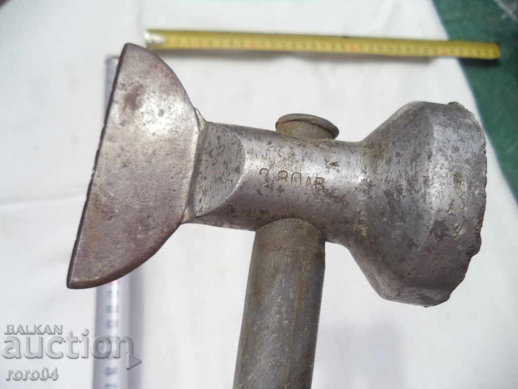 Auction HAMMER / STEAK AX Auction HAMMER / STEAK AX