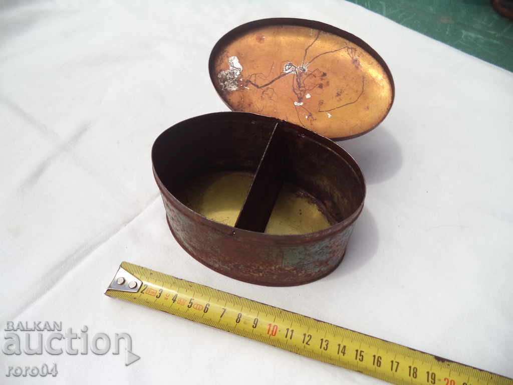OLD DOUBLE SHEET METAL BOX WITH OTTOMAN MOTIVES with price 19.99 BGN | € 10.22 OLD DOUBLE SHEET METAL BOX WITH OTTOMAN MOTIVES with price 19.99 BGN | € 10.22