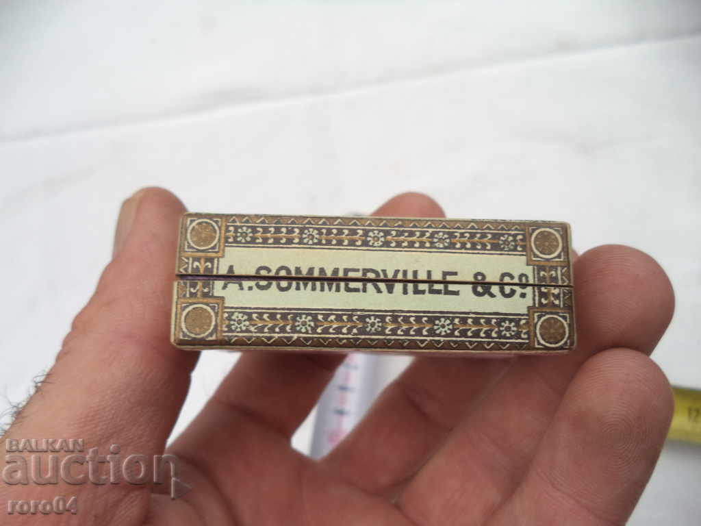 Delivery of OLD ENGLISH CARDBOARD BOX Delivery of OLD ENGLISH CARDBOARD BOX