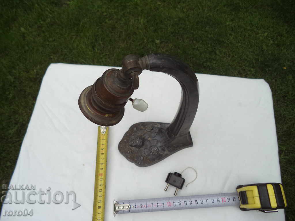 Доставка на СТАРА НАСТОЛНА ЛАМПА - РАНЕН ОБРАЗЕЦ Доставка на СТАРА НАСТОЛНА ЛАМПА - РАНЕН ОБРАЗЕЦ