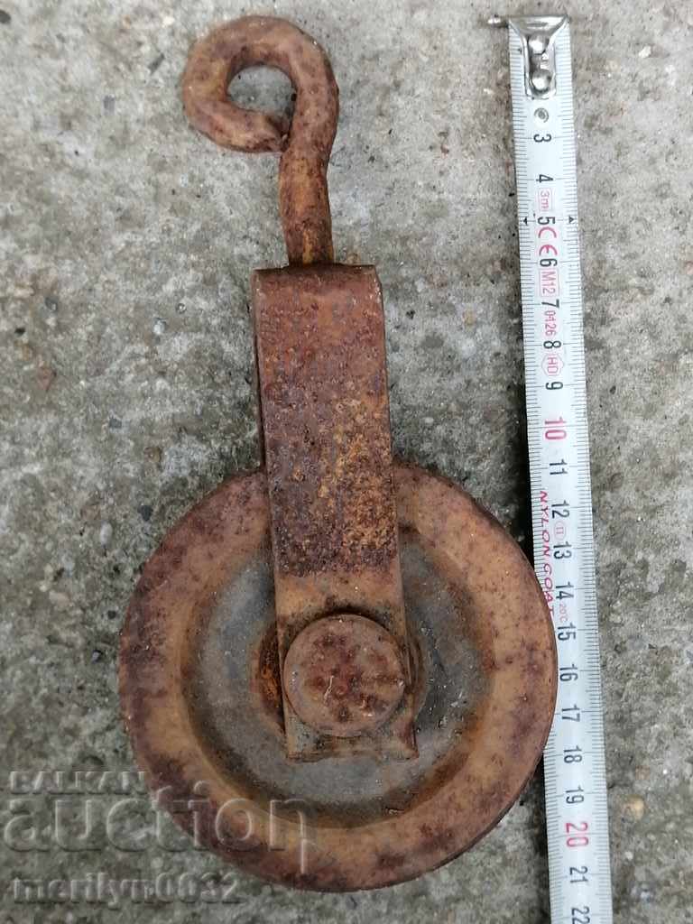 Delivery of Old forged roller polystyrene wrought iron Delivery of Old forged roller polystyrene wrought iron