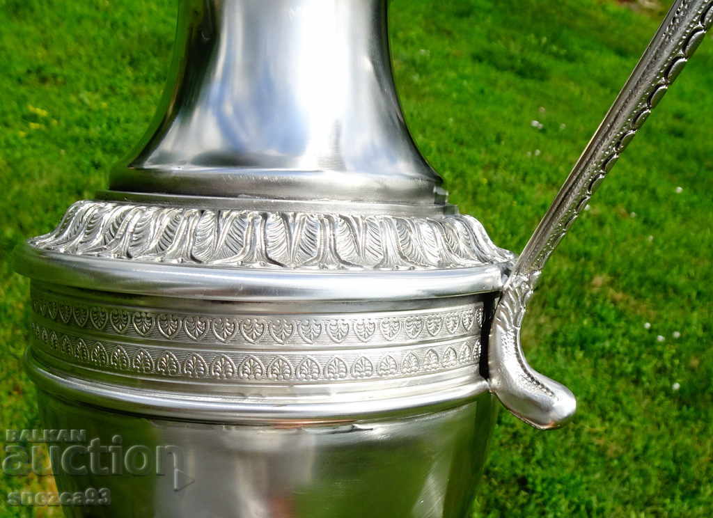 Auction Empire style pewter jug 1.4 kg. Auction Empire style pewter jug 1.4 kg.