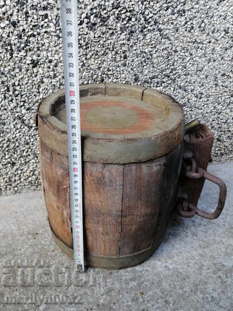 Old bucket, vase, barrel, wooden, pavour - 5