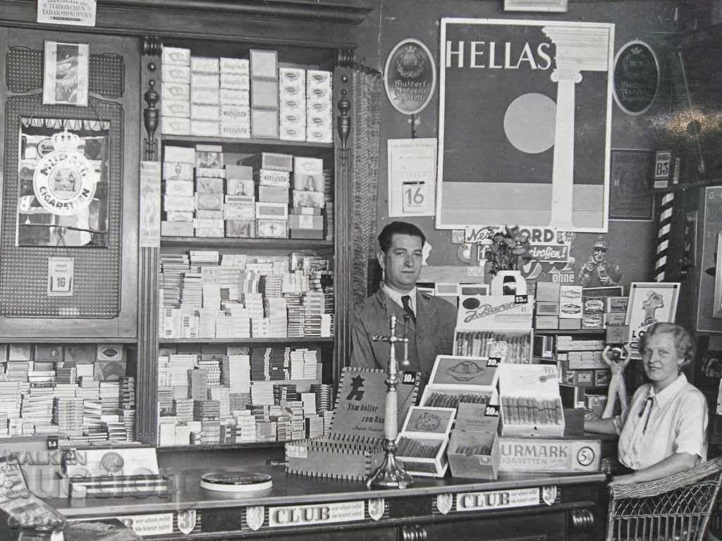 ROYAL PHOTO - tobacco and cigarette shop in the city of Berlin 1936 with price 35.00 BGN | € 17.90 ROYAL PHOTO - tobacco and cigarette shop in the city of Berlin 1936 with price 35.00 BGN | € 17.90