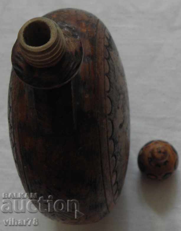 Delivery of Old wooden vase Delivery of Old wooden vase