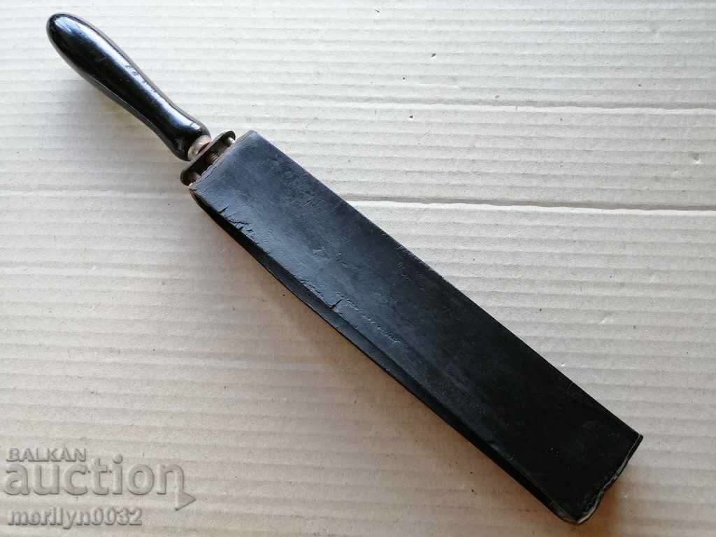 Antique razor sharpener, strap, razor with price 43.00 BGN | € 21.99