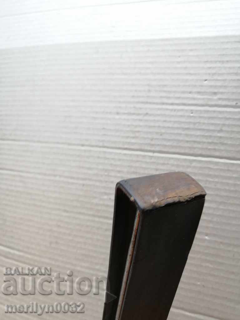 Auction  Antique razor sharpener, strap, razor