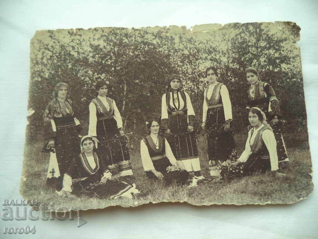 FOLK COSTUMES - A VERY EARLY POSTCARD - 5 FOLK COSTUMES - A VERY EARLY POSTCARD - 5