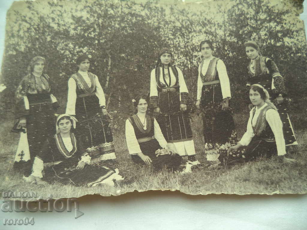 FOLK COSTUMES - A VERY EARLY POSTCARD - 6 FOLK COSTUMES - A VERY EARLY POSTCARD - 6