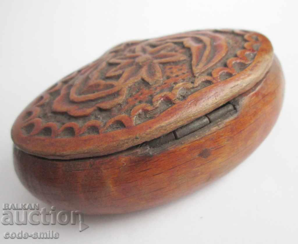 Delivery of Antique Revival wooden box snuff box