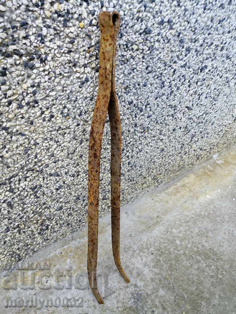 Auction Old dilaf, tongs, wrought iron for oven Auction Old dilaf, tongs, wrought iron for oven