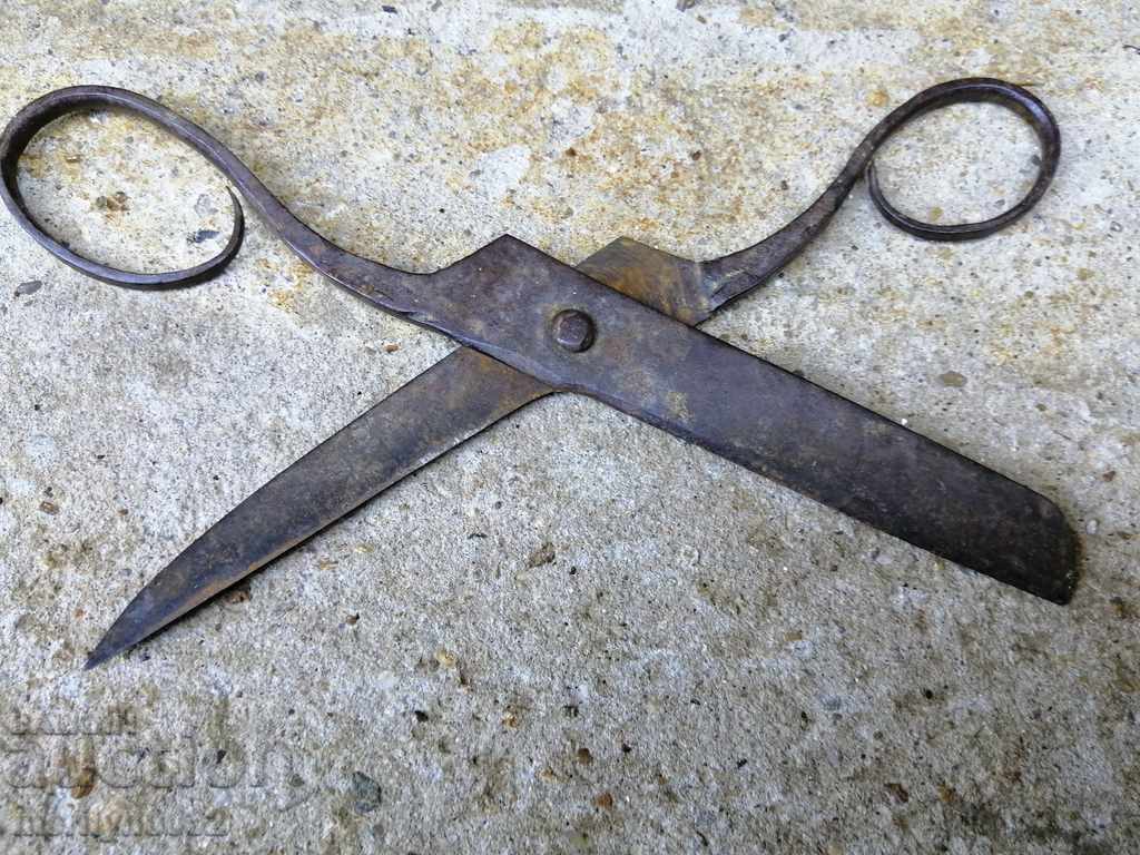 Delivery of Renaissance forged scissors, wrought iron