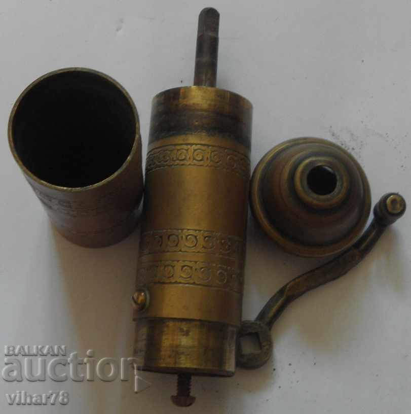 Bronze coffee grinder - 6 Bronze coffee grinder - 6