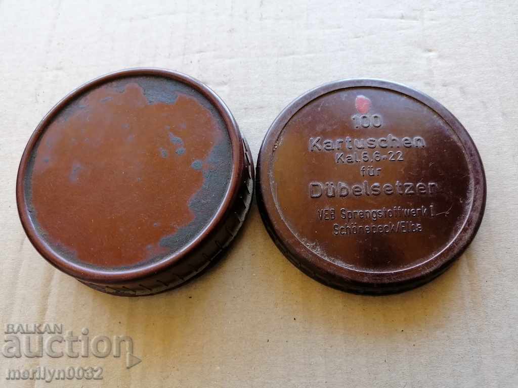 Δημοπρασία Παλιό γερμανικό κουτί με κασέτες μικρού διαμετρήματος Δημοπρασία Παλιό γερμανικό κουτί με κασέτες μικρού διαμετρήματος