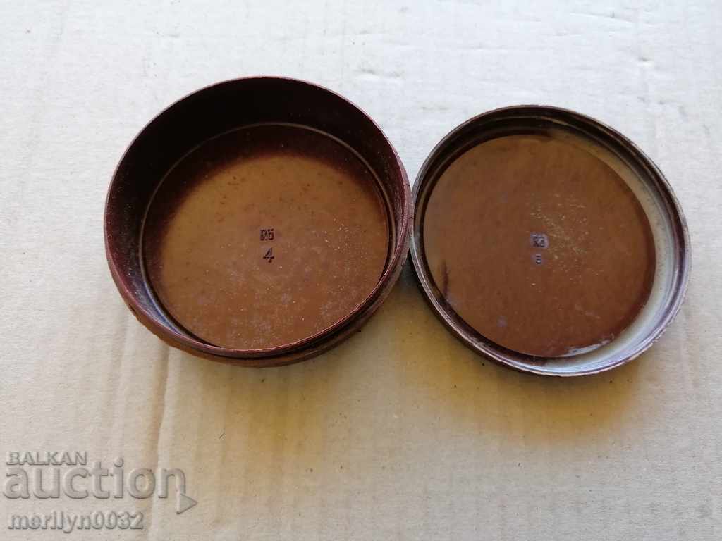 Παράδοση Παλιό γερμανικό κουτί με κασέτες μικρού διαμετρήματος Παράδοση Παλιό γερμανικό κουτί με κασέτες μικρού διαμετρήματος