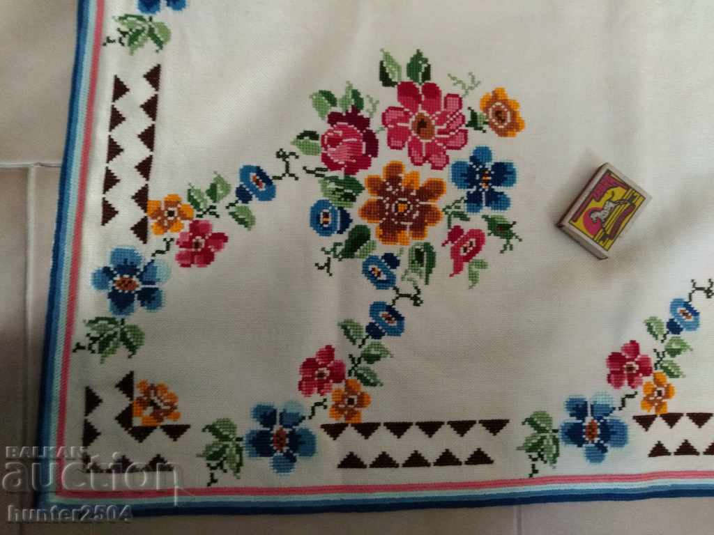 Κάλυμμα, τραπεζομάντιλο, κουρτίνα κεντημένο στο χέρι, διάσταση 142x145cm με τιμή € 28.95 | 56.62 BGN