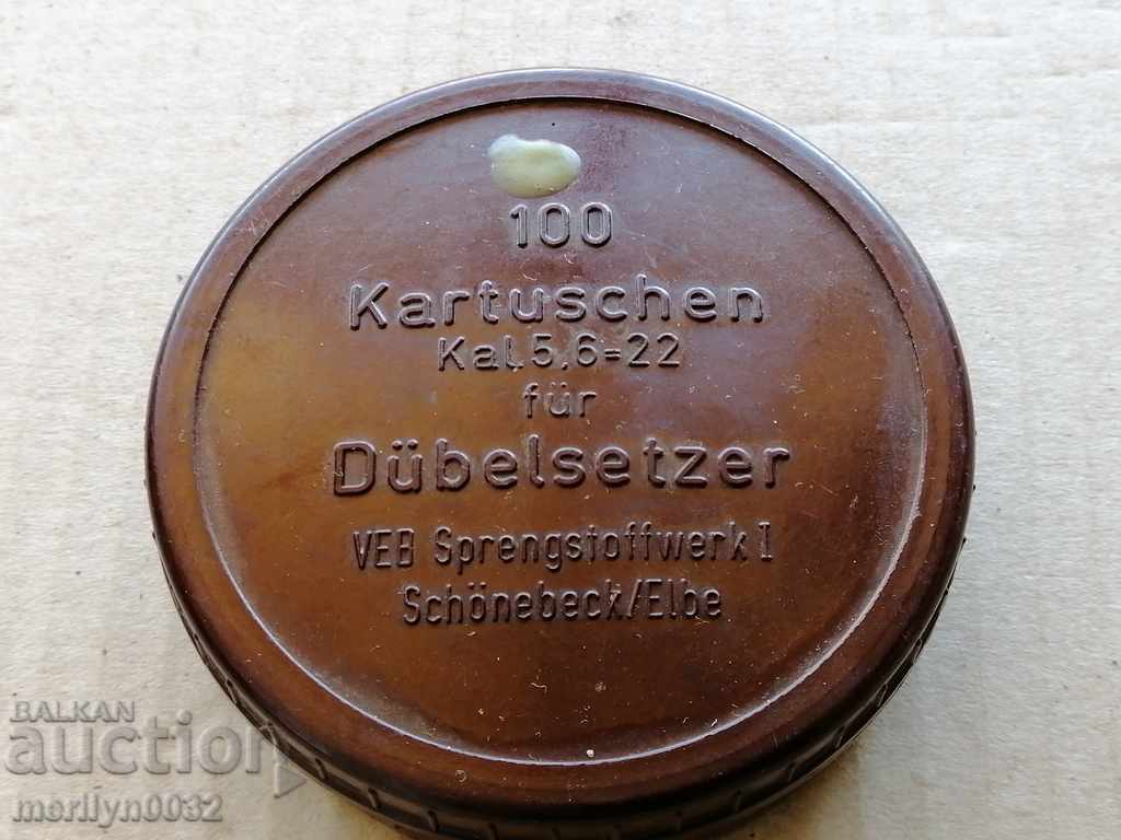 Παλιό γερμανικό κουτί με κασέτες μικρού διαμετρήματος