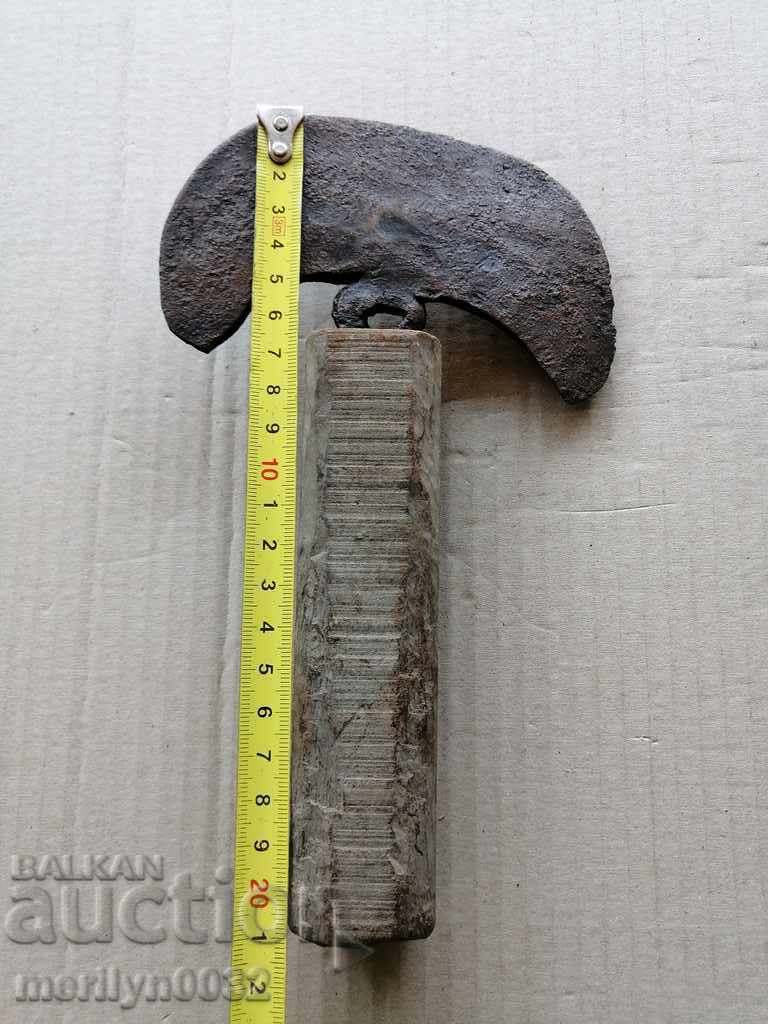 Auction An old shed tool scraped wrought iron Auction An old shed tool scraped wrought iron