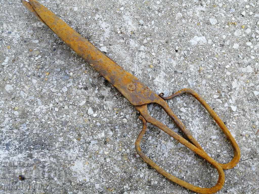 Delivery of Renaissance forged scissors, wrought iron Delivery of Renaissance forged scissors, wrought iron