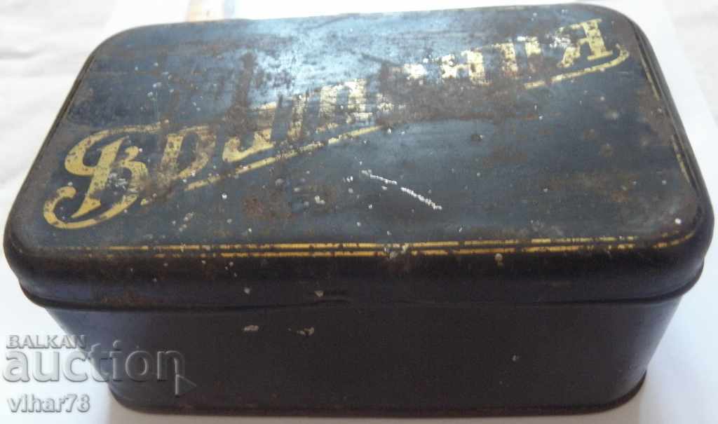 Auction  Sewing machine accessories box