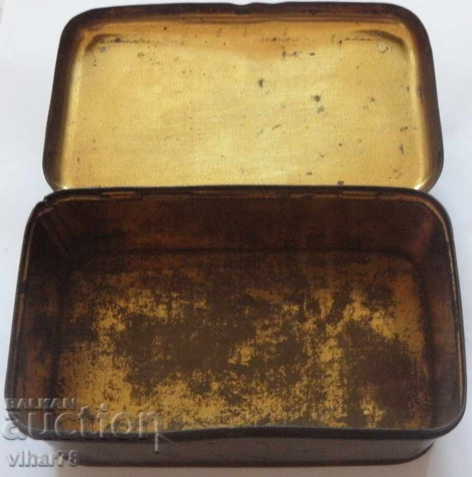 Sewing machine accessories box - 5