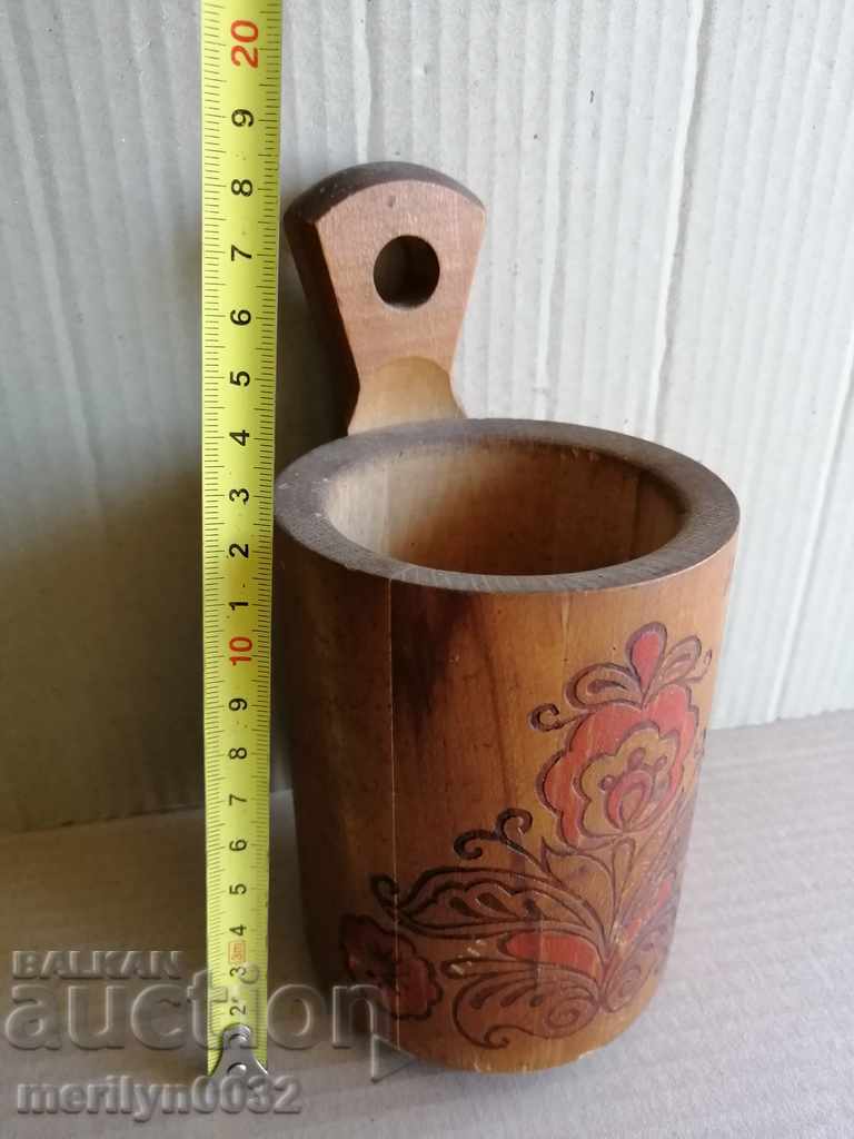 Scris lazhichnik vechi, din lemn cu preț 39.00 BGN | € 19.94 Scris lazhichnik vechi, din lemn cu preț 39.00 BGN | € 19.94