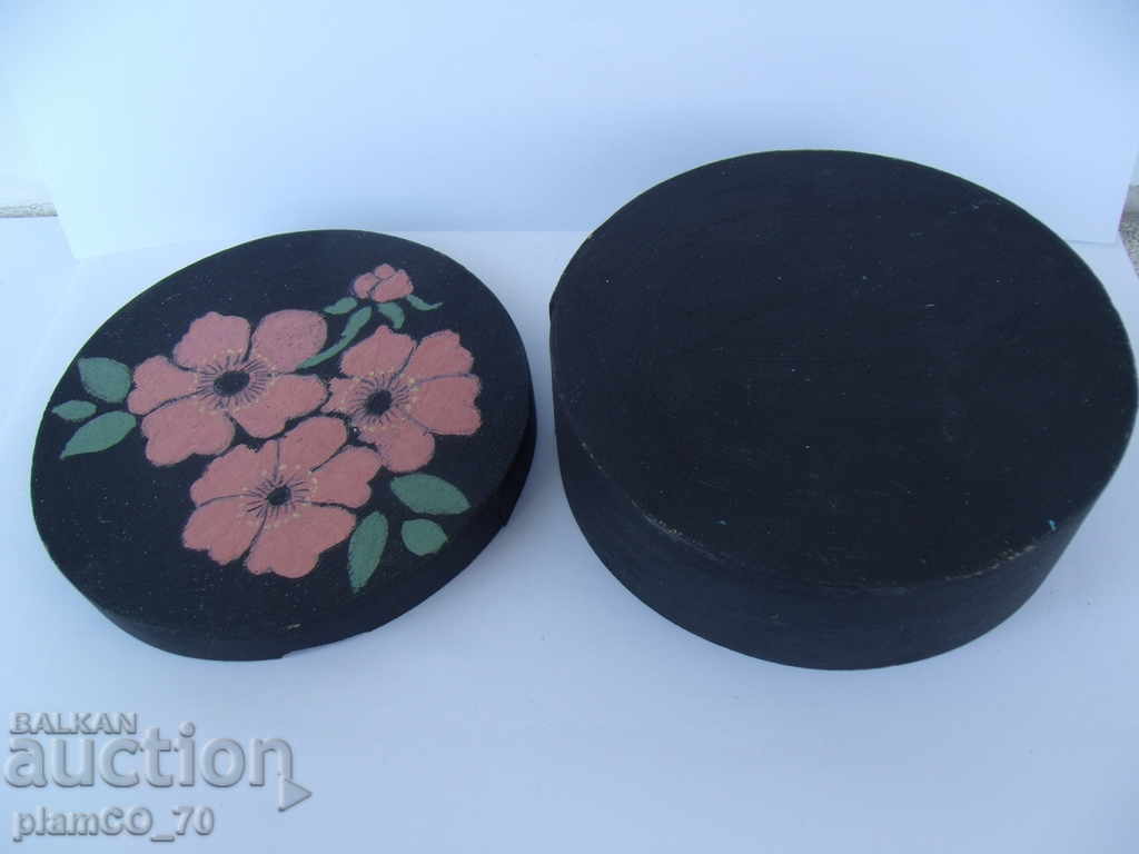 Nr. 4349 cutie veche din lemn - ornamente pictate - furnir cu preț € 1.50 | 2.93 BGN