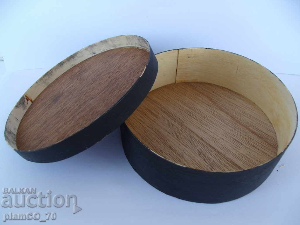 Auction  № * 4349 old wooden box - painted ornaments - veneer