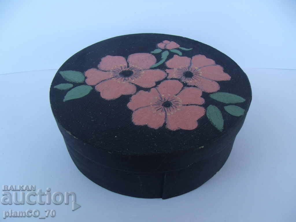 Nr. 4349 cutie veche din lemn - ornamente pictate - furnir