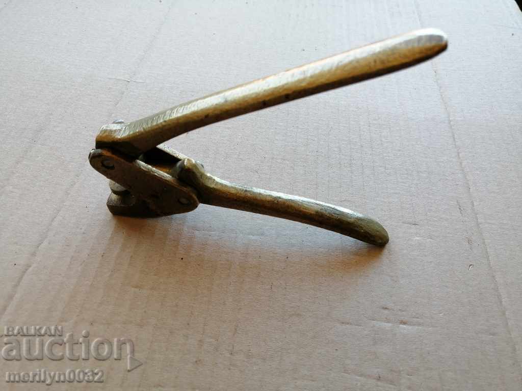 Auction Bronze sealing pliers, seal, seal number Auction Bronze sealing pliers, seal, seal number