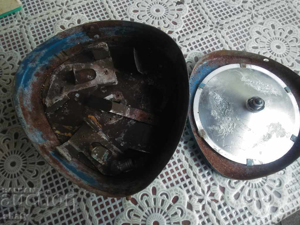 Delivery of Old flashlight. Old searchlight. Delivery of Old flashlight. Old searchlight.