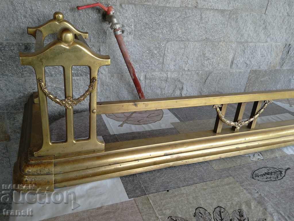 Decor șemineu Art Nouveau 1850-1890 Apărător din alamă Art Nouveau cu preț € 999.00 | 1953.88 BGN Decor șemineu Art Nouveau 1850-1890 Apărător din alamă Art Nouveau cu preț € 999.00 | 1953.88 BGN